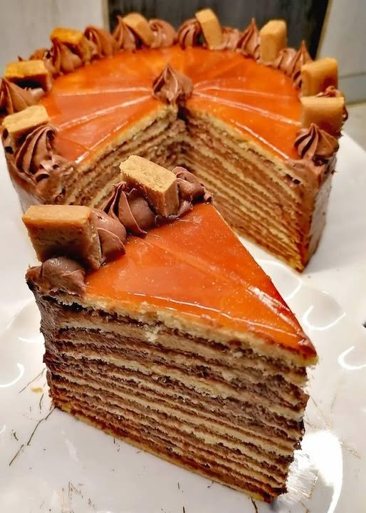 Dobos Torte 470687440_122131860746443887_398224689475233018_n