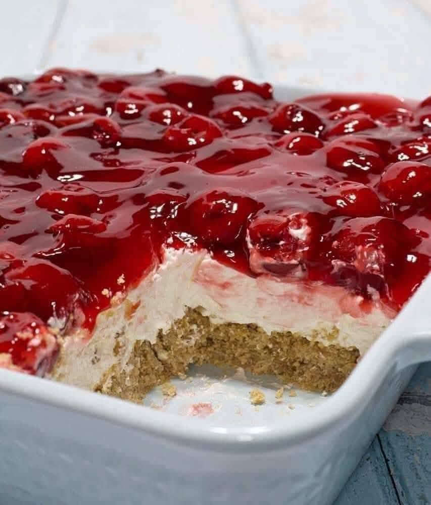 Classic Cherry Delight: A Nostalgic Dessert That Never Gets Old 🍒❤️ 482807988_122178464546305173_2268451989919932462_n