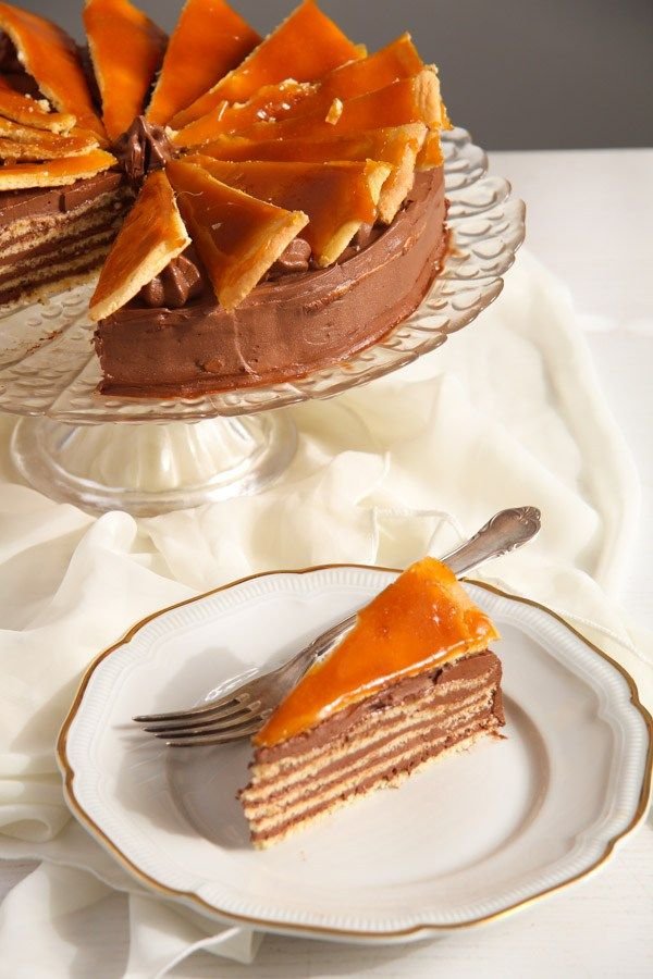 🇭🇺 Dobos Torte – Hungarian Cake with Chocolate Buttercream and Caramel 539ad47e0452ac59d2be7dc89fedeb78