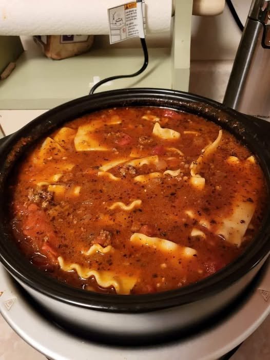 Crockpot Lasagna Soup 800644012_1059279523618748_6267533115716977379_n