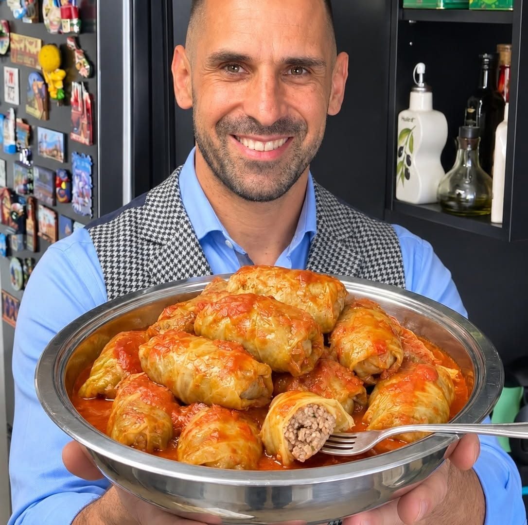 Hungarian Stuffed Cabbage Rolls — Töltött Káposzta! 811665559_122185614782840356_7085331146857595905_n