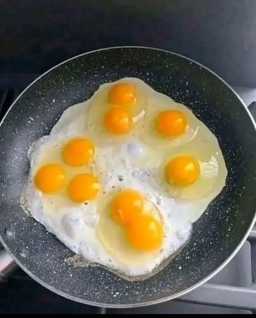Can You Guess How Many Eggs There Are? A Fun Visual Counting Challenge 819075819_1721698892247907_3831223870286952605_n