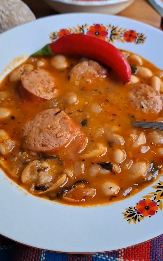 Hungarian Jókai Bean Soup (Jókai Bableves) 9c847eb043d16ba0e221d4b2bfc0eb89